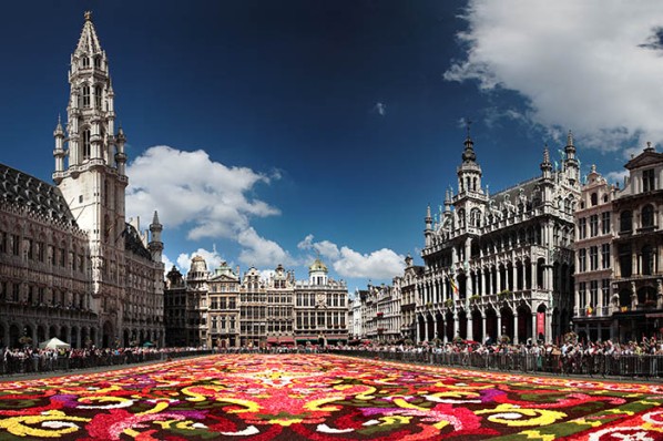 Flower display at Brussels Grand Place - foto by solarworlds